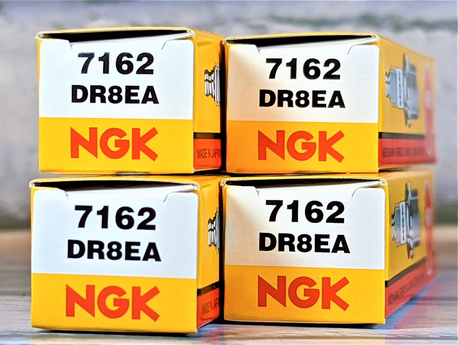 ☆絶版品☆ NGK プラグ DR8EA 4本 GSX1100S ST250 SW-1他 新品