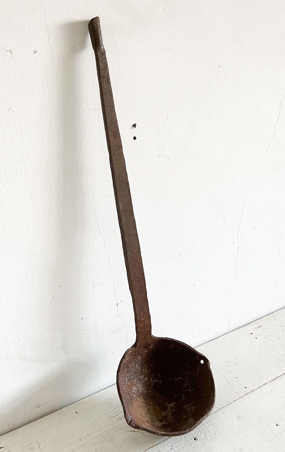 フランスアンティークアイアンレードル３ アトリエカフェインテリアショップコーディネート店舗内装建築住宅空間デザインディスプレイ錆古物西洋骨董オブジェ