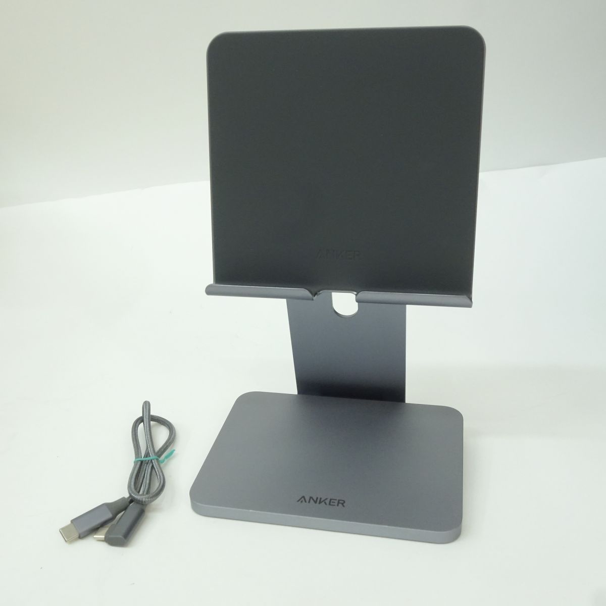 Anker アンカー 551 USB-C ハブ 8 in 1 タブレットスタンド ※中古