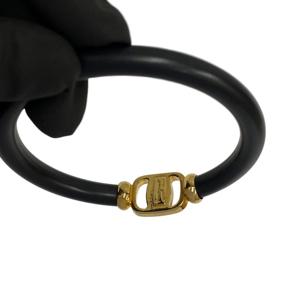 ほぼ未使用 レア Salvatore Ferragamo フェラガモ ヴァラ 金具
