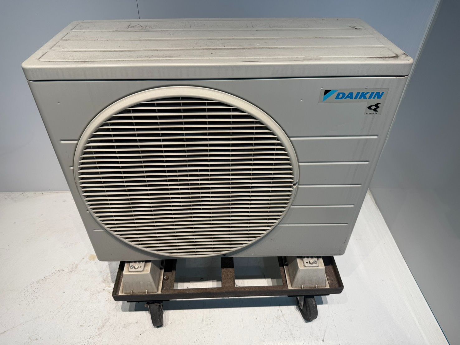 250 DAIKIN 製エアコン 10～12畳用