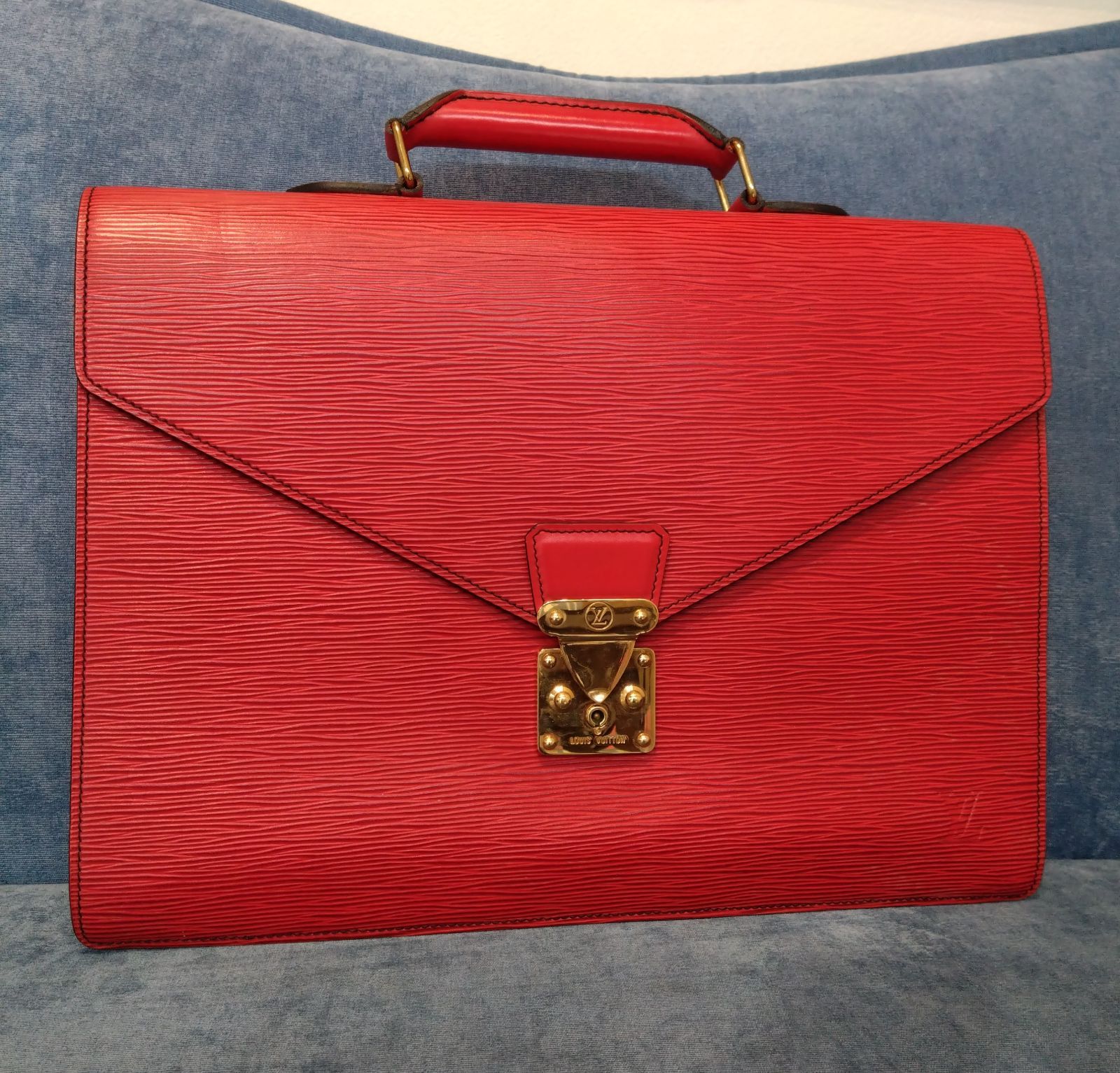 ルイヴィトン　LOUIS VUITTON 　エピ 　ビジネスバッグ　 赤 ルイヴィトン LOUIS VUITTON エピ ビジネスバッグ 赤 ☆NA04596 LOUIS