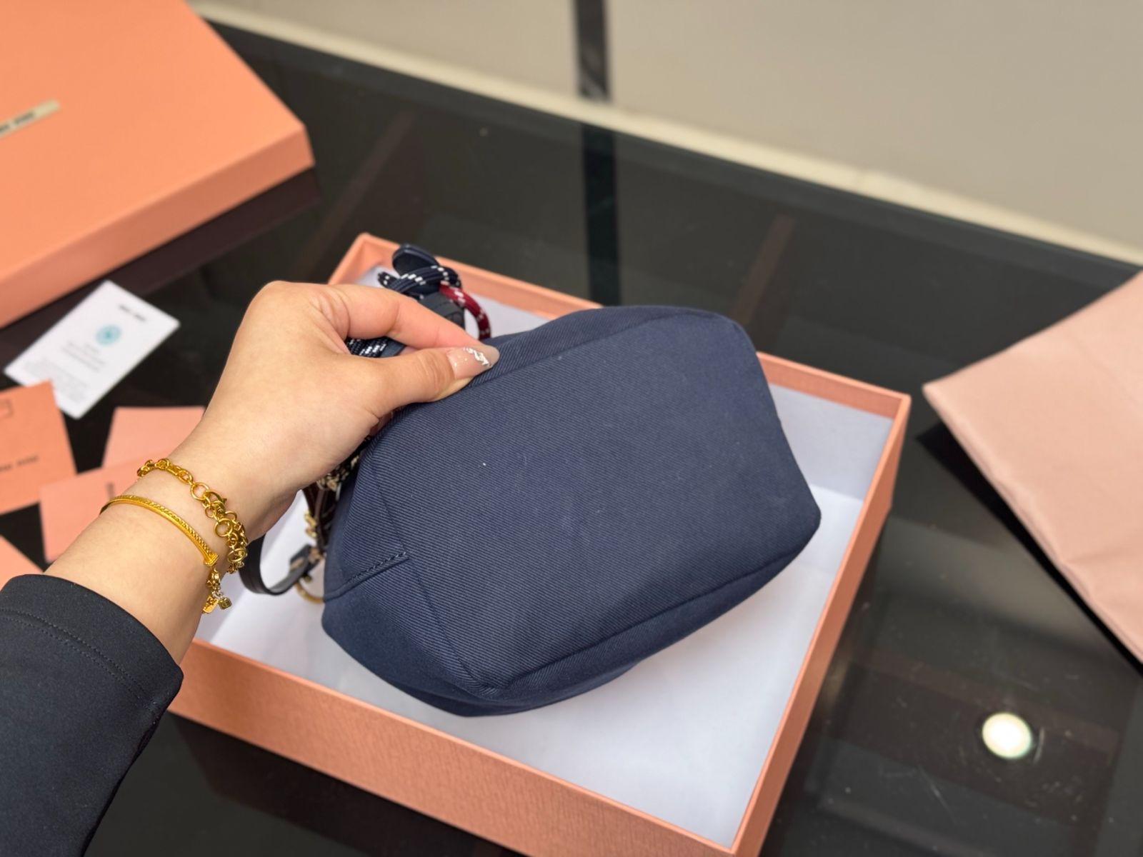 MIUMIUバケツバッグです 210.jpg