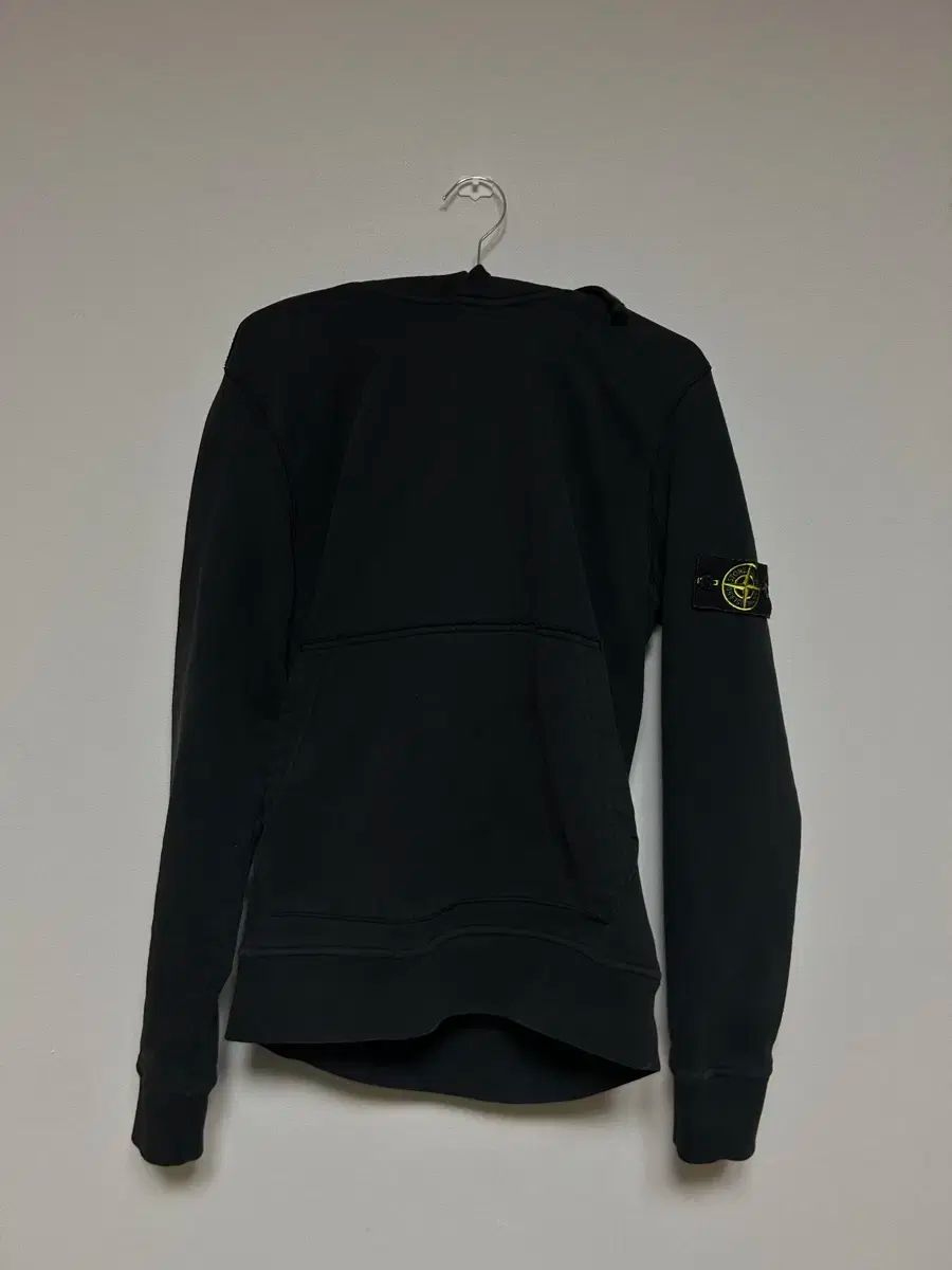 【雷市場（ポンジャン）商品韓国直送】 STONE ISLAND(ストーンアイランド) フード付きTシャツ m
