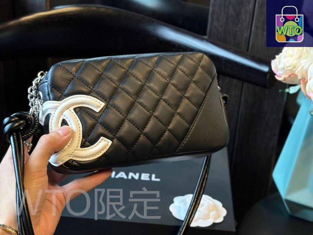 【本日発送します】CHANEL ブラック ショルダーバッグ CHANELシャネルのブラック＆ホワイトの配色ショルダーバッグ女性