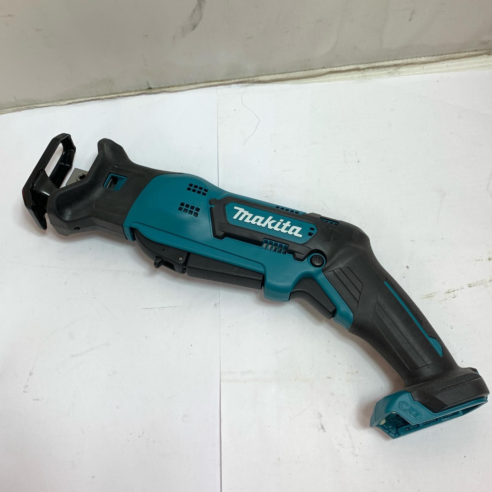 ♭♭MAKITA マキタ 充電式レシプロソー 充電器 充電池1個 ケース付 10.8v 1.5Ah JR104D
