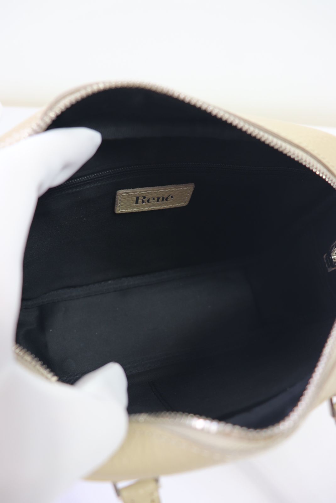 【未使用 美品】Rene ルネ ALYA ハンドバッグ ブラック カメリア レザー アリア 番号F1023 極美品Rene ALYA カメリア ハンドバッグ XS ホワイト 保存袋付き