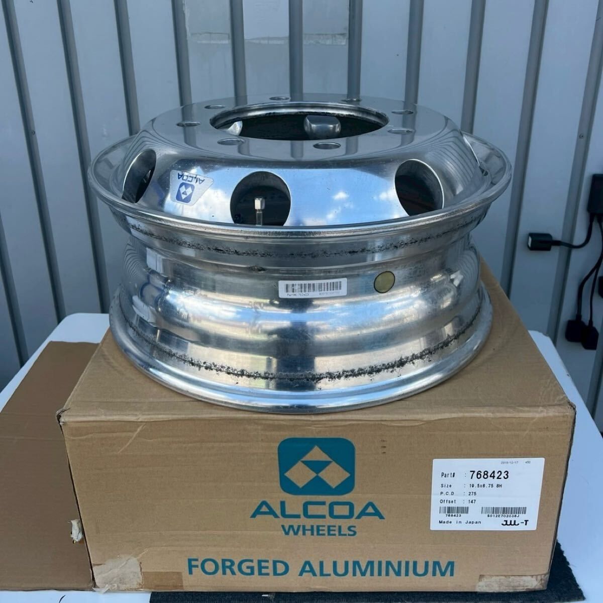 アルコア　アルミホイールタイヤ19.5×6.75×147:8穴大型:中型トラック アルコア アルミホイールタイヤ19.5×6.75×147:8穴大型低床トラック