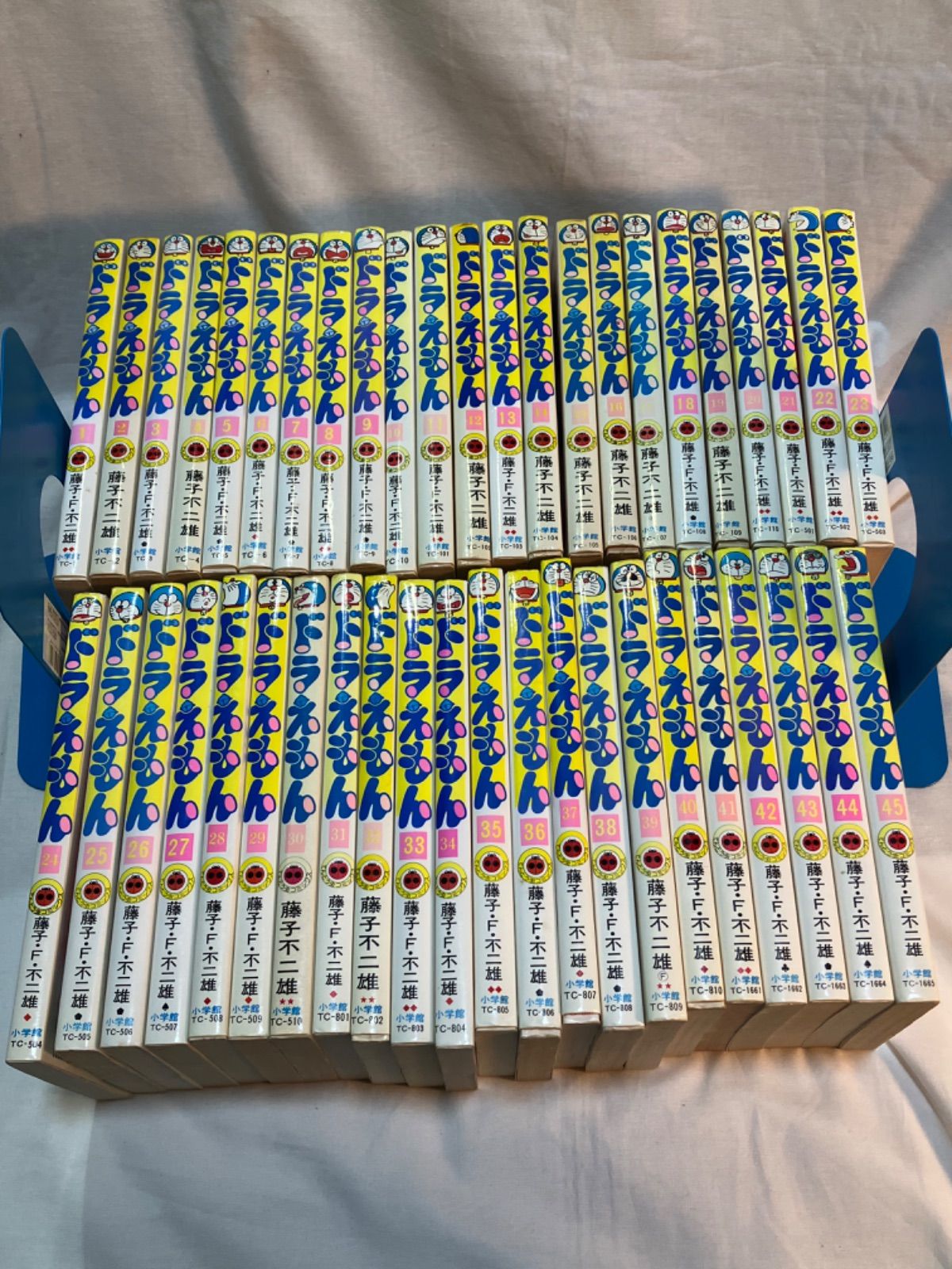 【初版多数】ドラえもん　全45巻　コミック ドラえもん 全45巻 (てんとう虫コミックス) |本 | 通販 | Amazon