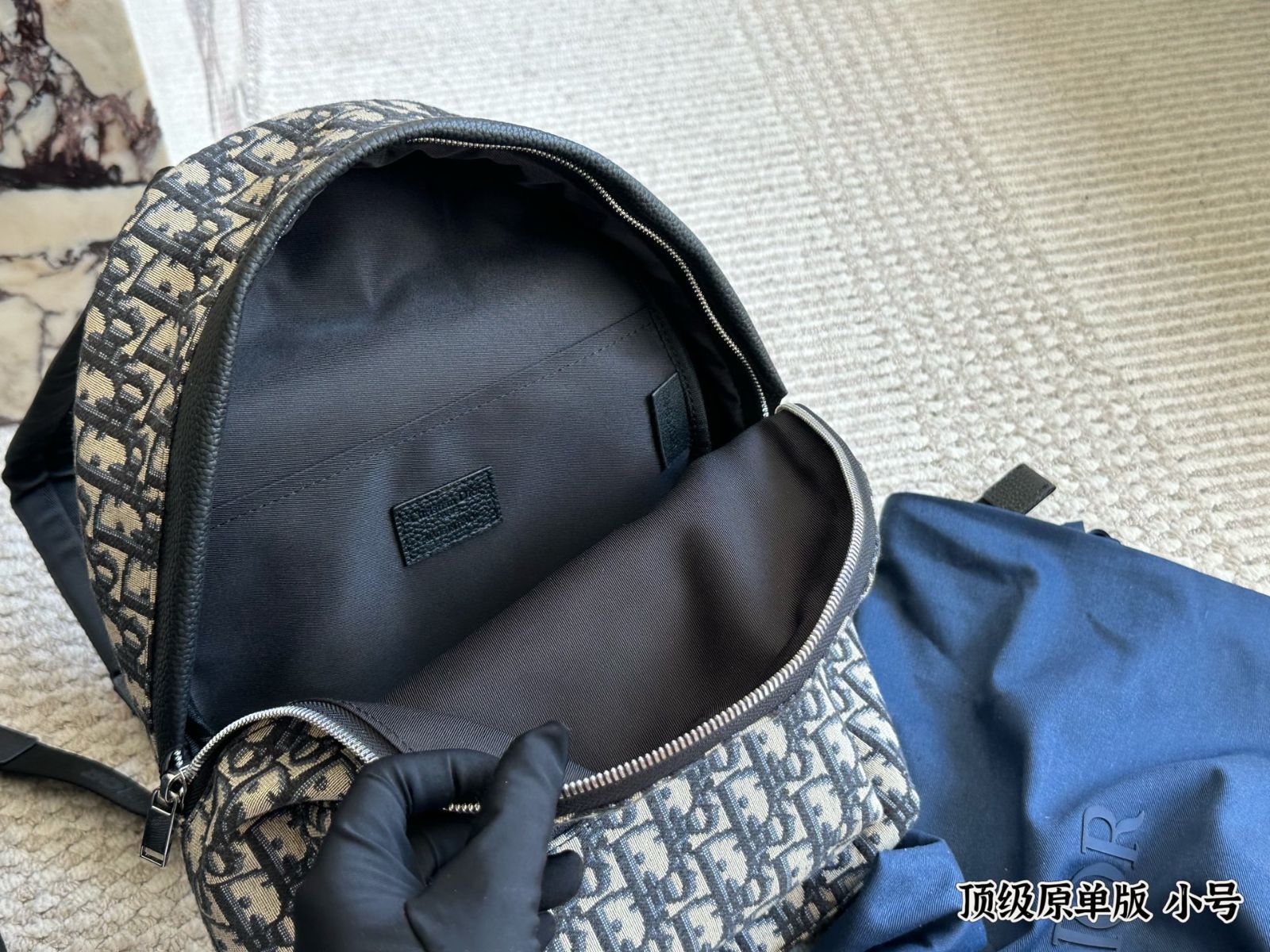【Dior】OBLIQUE BUCKET BAG オブリーク バケット バック Dior Small Signature Bucket Bag Color: Blue Dior Oblique