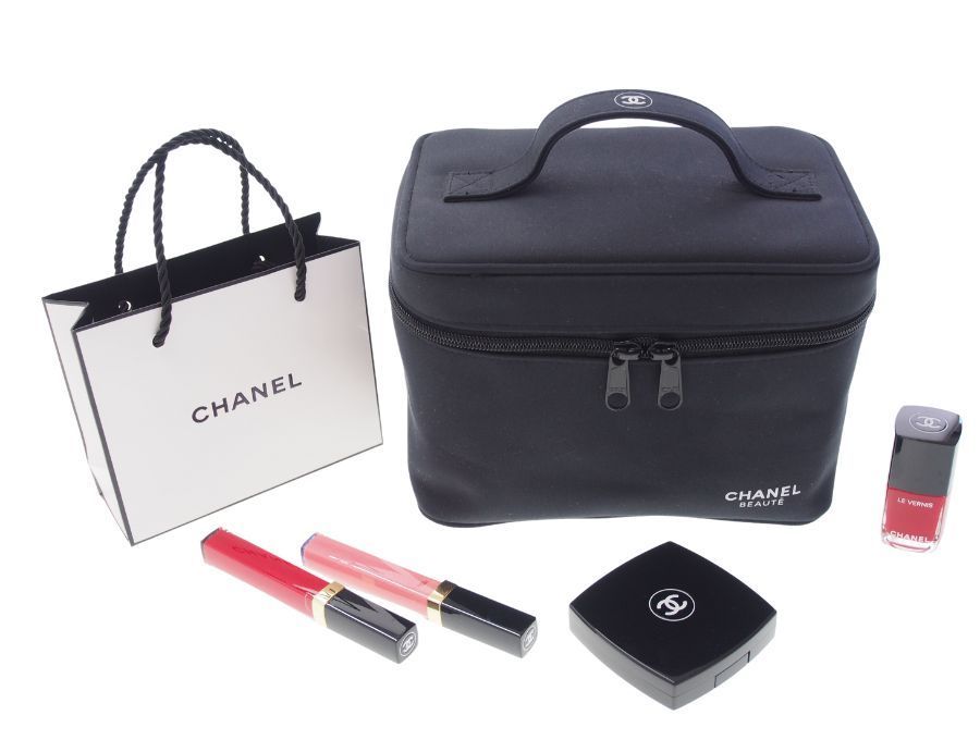 Used 極上品】CHANEL ノベルティ バニティポーチ 大型メイクボックス