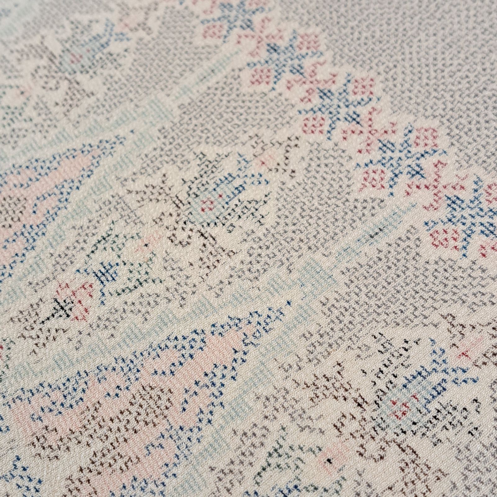 単衣・塩沢紬 】裄69cm 身丈156cm 紬 アイボリー地にオリエンタルな柄