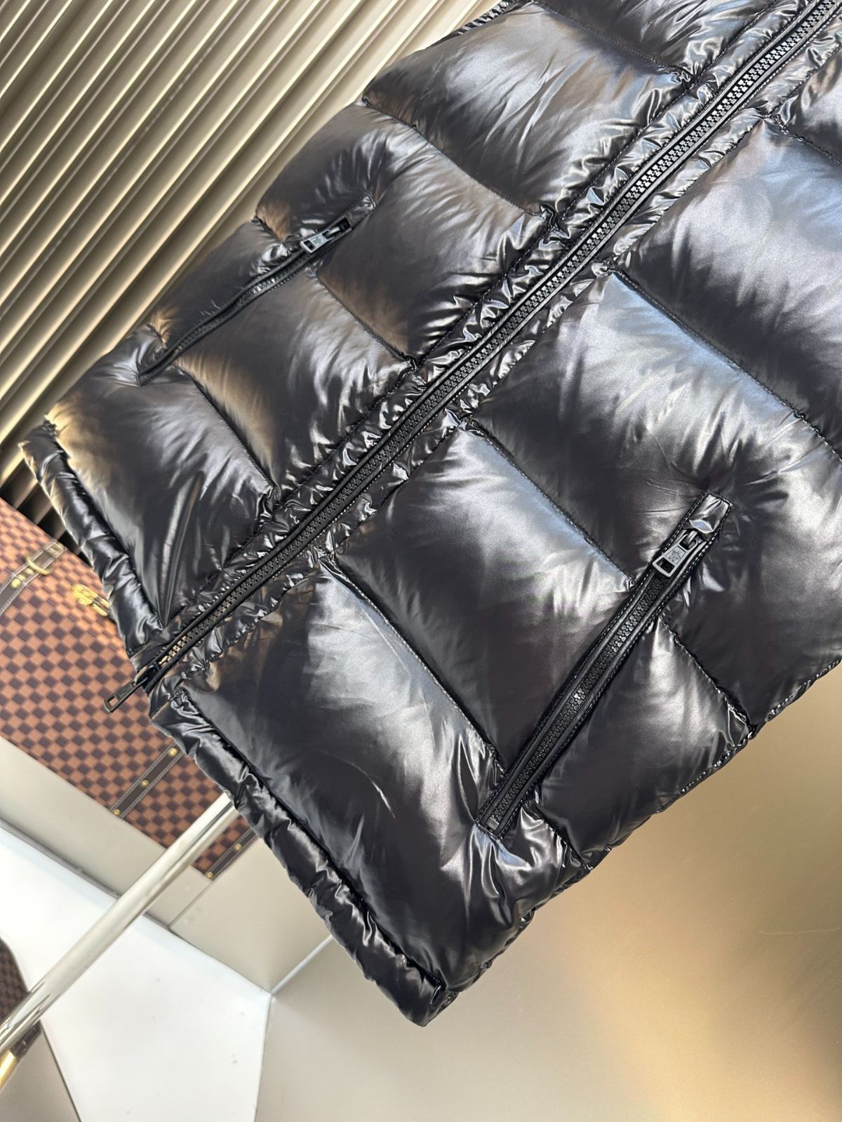 モンクレールダウンベストMONTREUIL（モントルイユ） 楽天市場】MONCLER モンクレール ダウンベスト MONTREUIL GILET