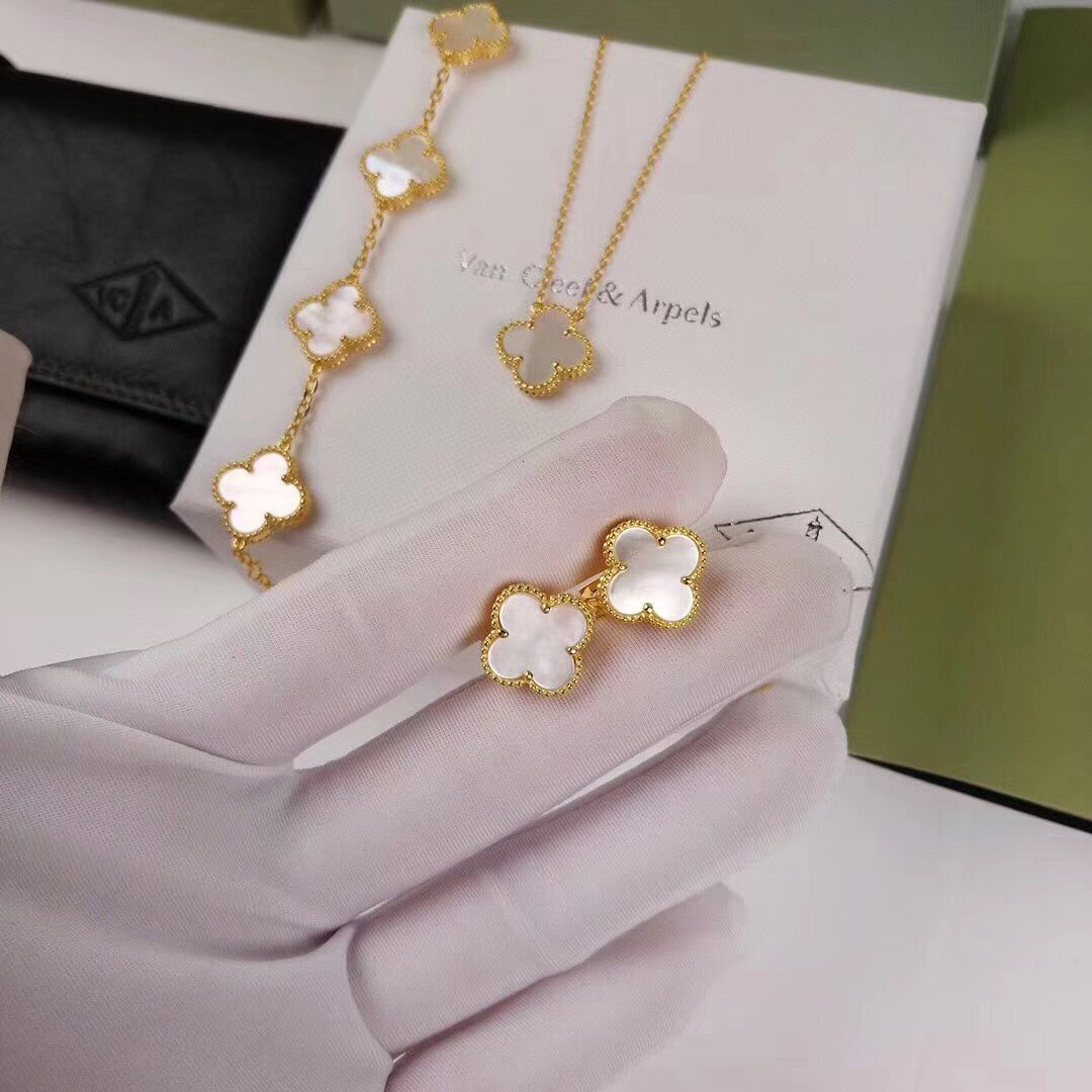 美品 ィンテージアルハンブラ マザーオブパールVCARA41300 Van Cleef & Arpels] アルハンブラ マザーオブパール ペンダント