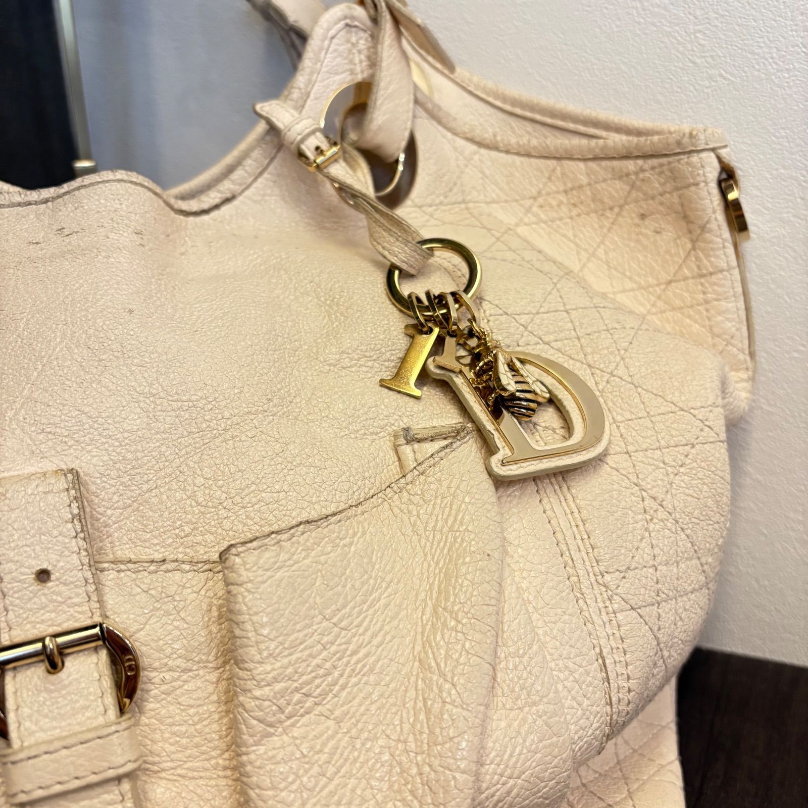 DIOR クリスチャンディオール BEEチャーム カナージュ トートバッグ DIOR クリスチャンディオール BEEチャーム カナージュ トートバッグ