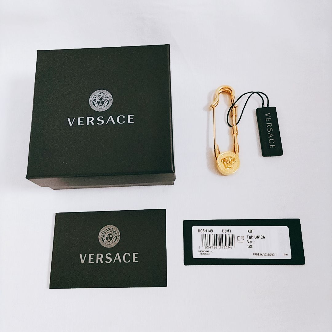 新品未使用】VERSACE セーフティー ピン ブローチ ヴェルサーチェ - メルカリ