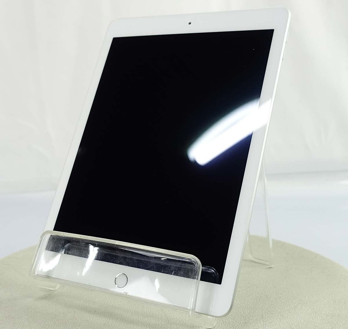 Apple iPad 第5世代 32GB シルバー Wi-Fi A1822 - メルカリ