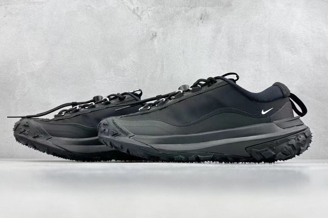 コムデギャルソン NIKE ACG Mountain Fly black