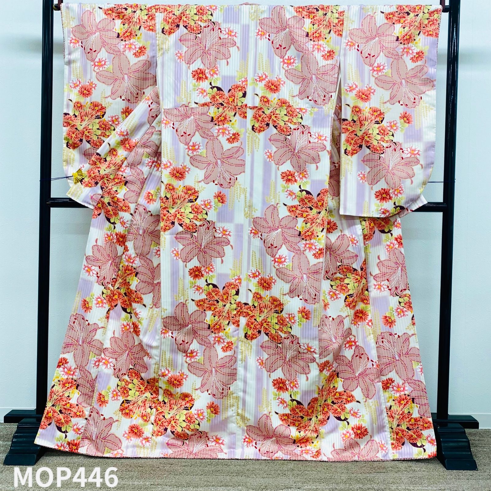 二尺袖 ポリエステル着物 紋意匠 縦縞 百合 袴向き 躾糸付き MOP446