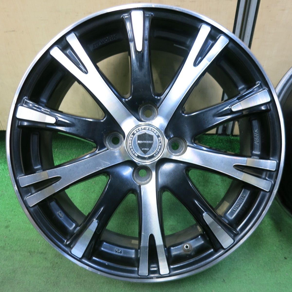 ホイール　16インチWORK SCHWERT SC4M!!! pdc100x4 sc4_closeup2.jpg
