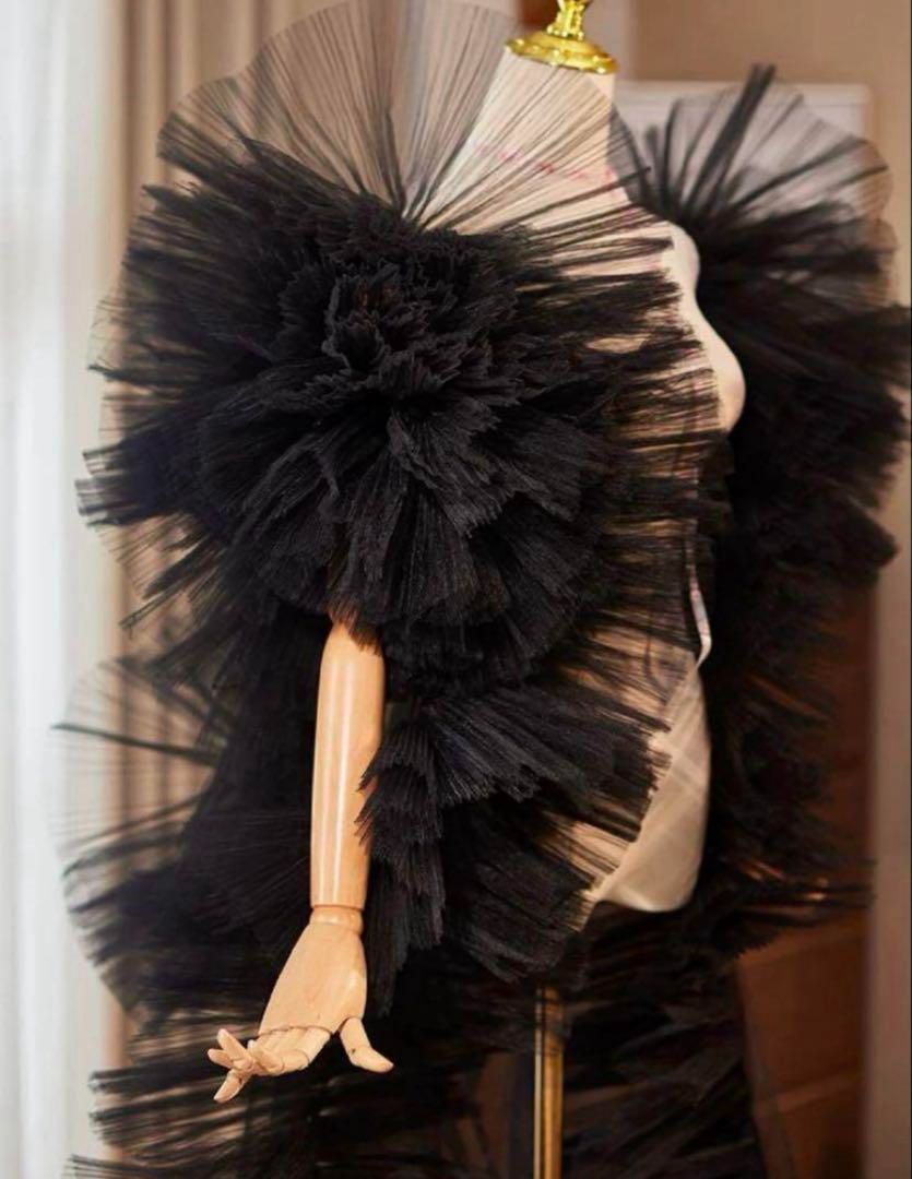 フリルスリーブのゴージャスなロングショール ブラック フリルスリーブのゴージャスなロングショール ブラック - メルカリ