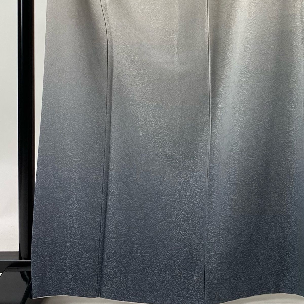 付下げ 身丈166.5cm 裄丈64cm M 袷 落款 地紋 裾ぼかし 灰色 正絹 秀品  