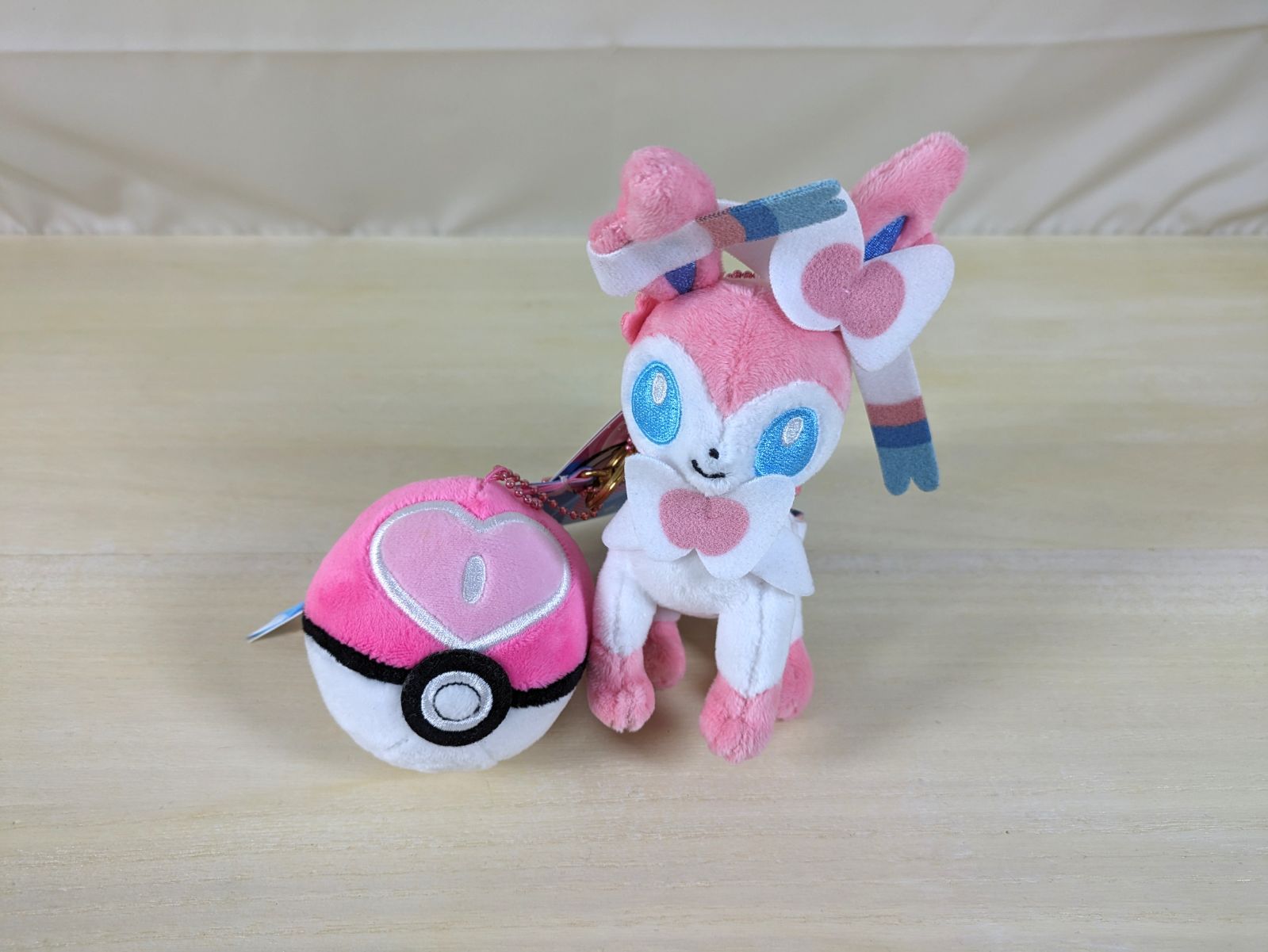 【新品】ポケモン　ペアマスコット　ニンフィア×ラブラブボール Amazon.co.jp: ポケモンセンターオリジナル ペアマスコット BALL