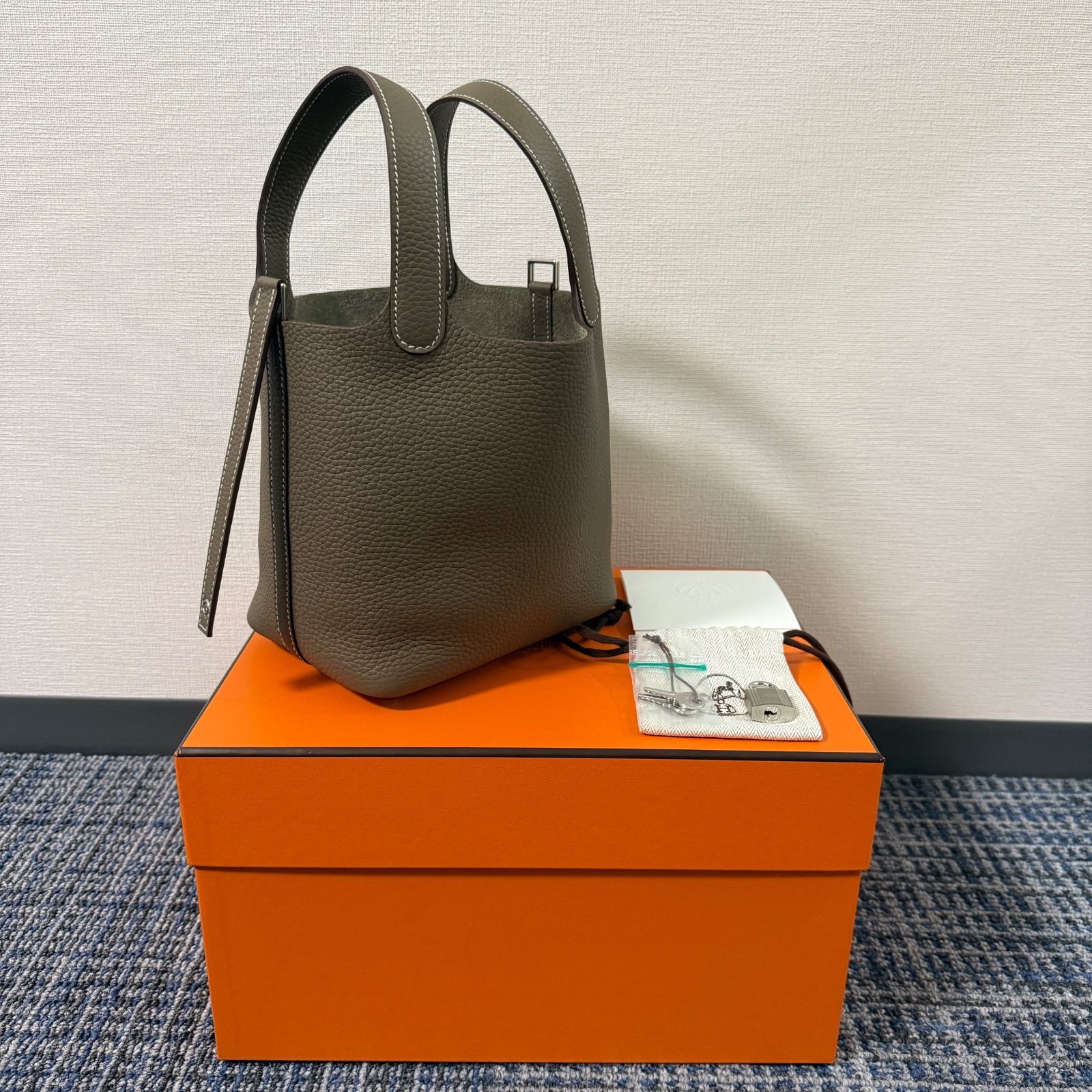 未使用新品】 HERMES ピコタン ロック 18 PM エトゥープ