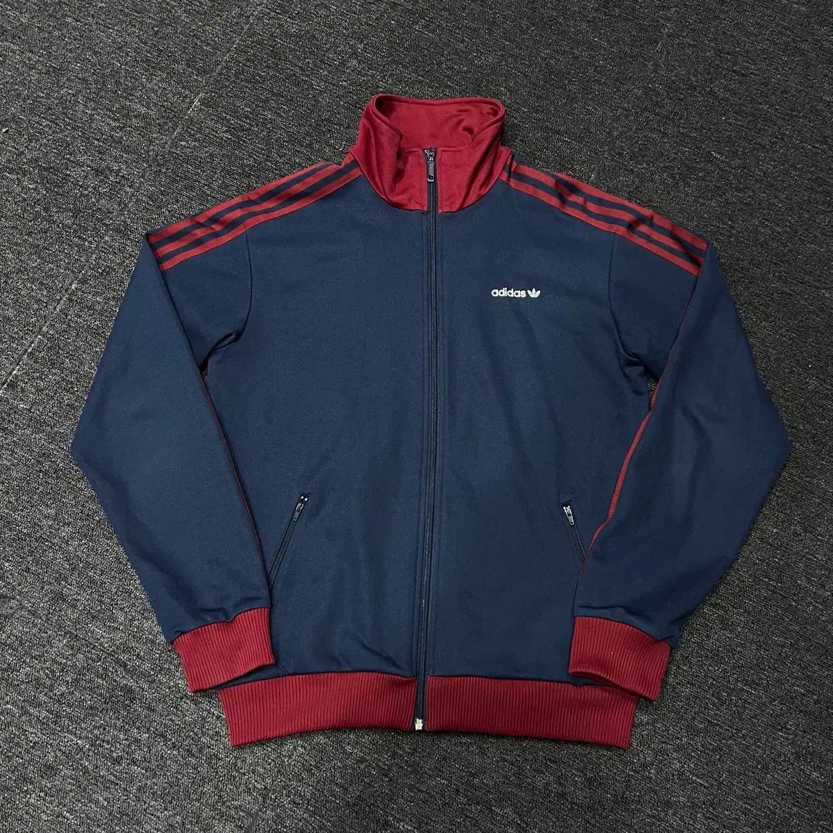 【雷市場（ポンジャン）商品韓国直送】adidas(アディダス) ベッケンバウアー ネイビー バーガンディー ジャージ