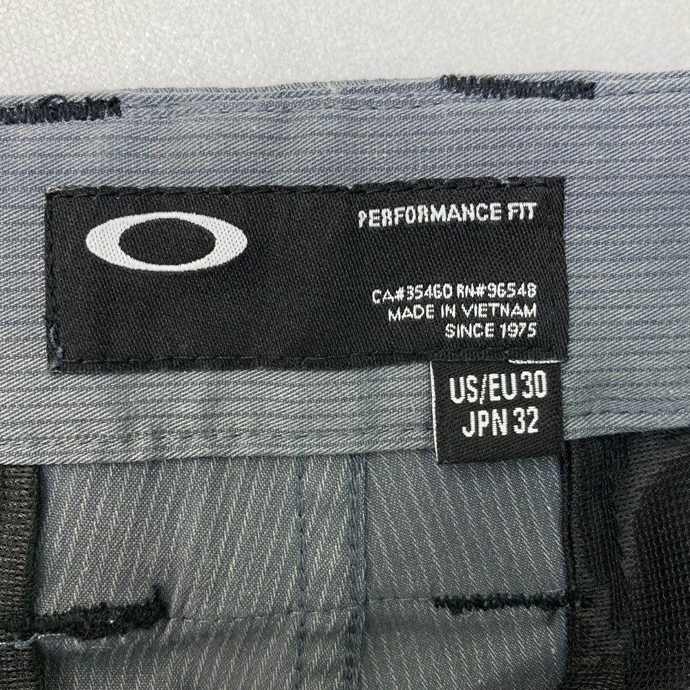 サイズ：32 OAKLEY オークリー ストレッチハーフパンツ ストライプ柄
