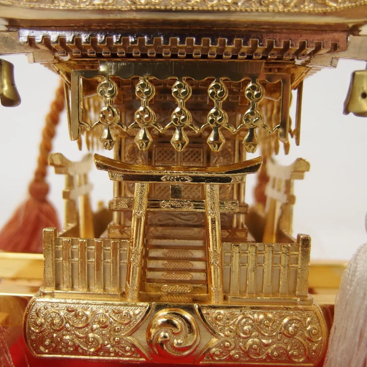 金色の神輿模型 ガラスケース付き 開運黄金神輿 ケース付き！ - メルカリ