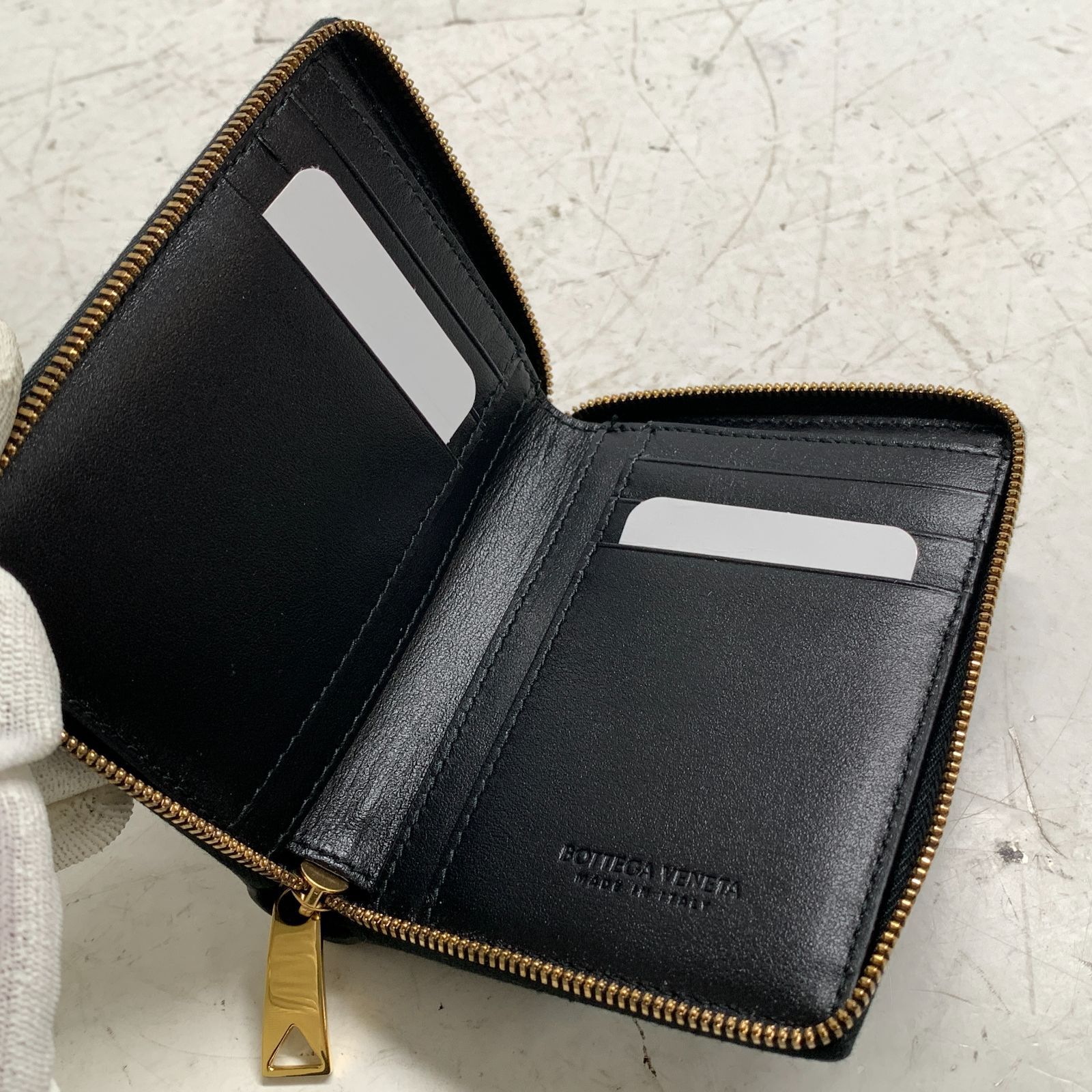 BOTTEGA VENETA ジップアラウンドウォレット二つ折り財布ブラック BOTTEGA VENETA ジップアラウンドウォレット二つ折り財布黒 【公式通販】