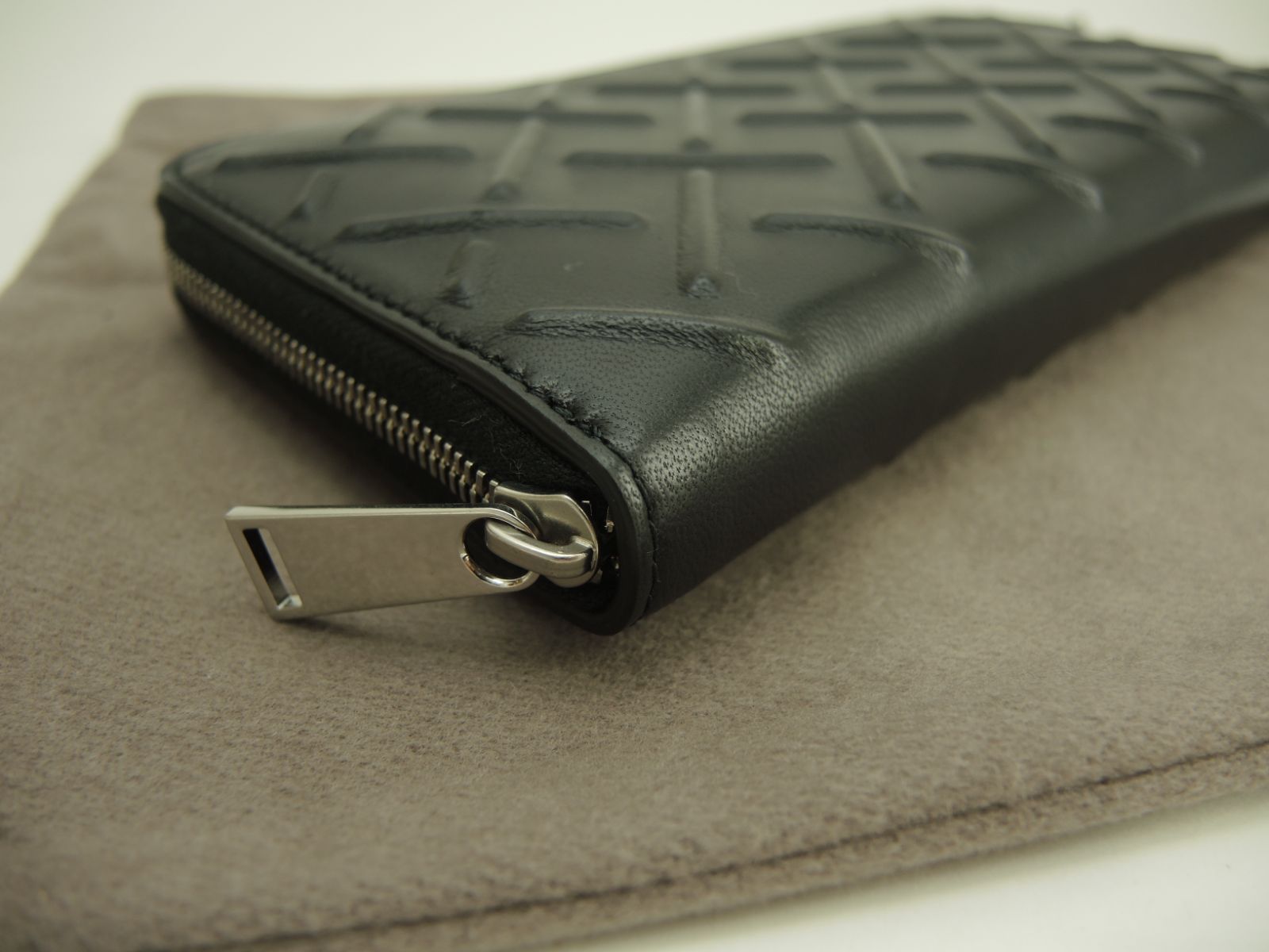 ■新品■未使用■ BOTTEGA VENETA ボッテガヴェネタ イントレチャート レザー ラウンドファスナー 長財布 ウォレット ネイビー系 AG6744WP