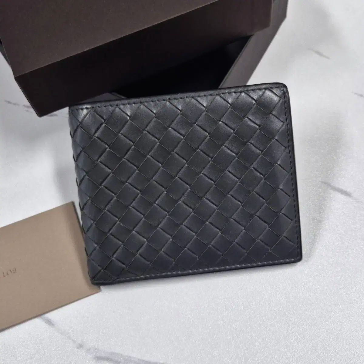【雷市場（ポンジャン）商品韓国直送】 正規品 Bottega Veneta(ボッテガヴェネタ) イントレチャート 二つ折り財布 グレー