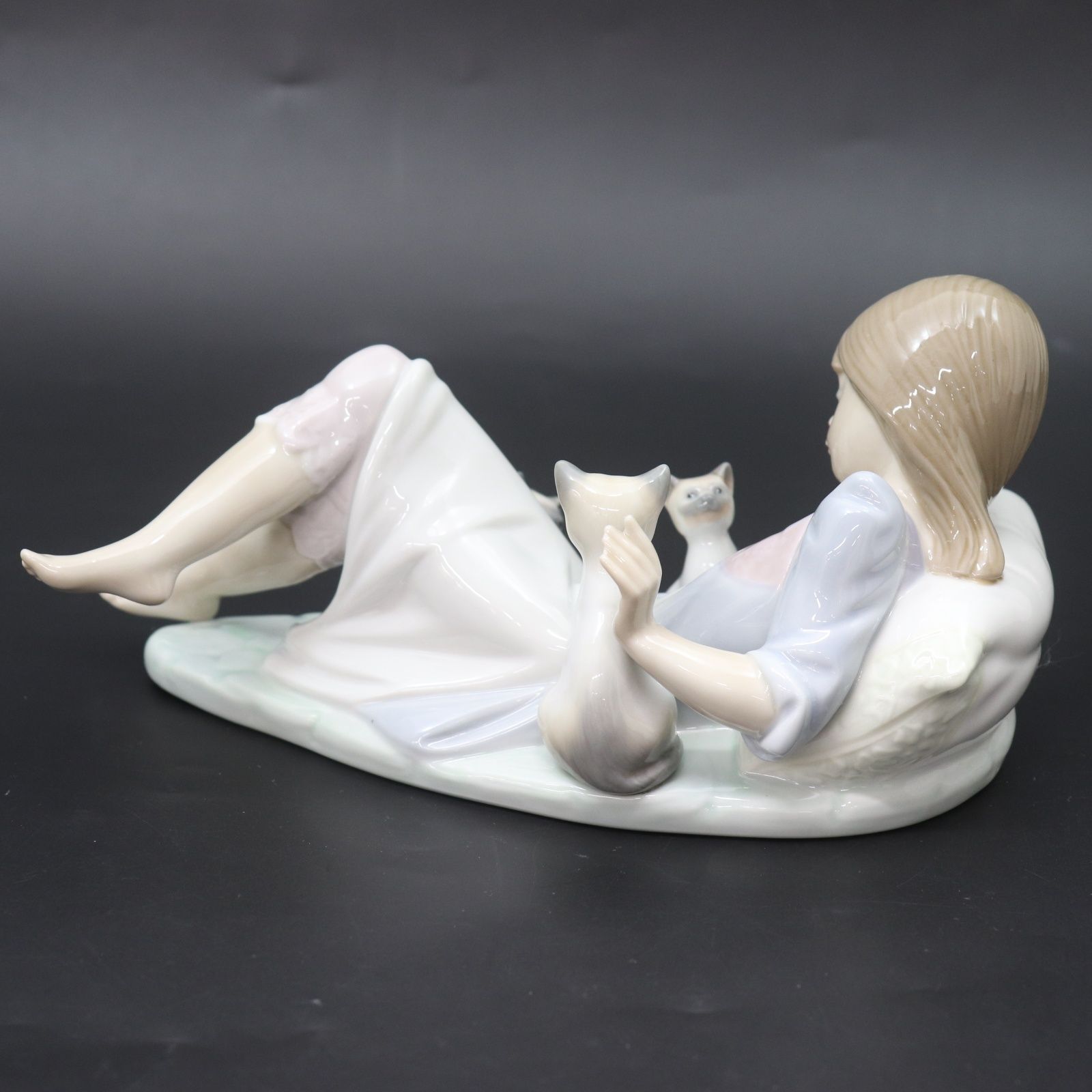 IT2SK2YFLBSG LLADRO リヤドロ お昼寝させて 昼寝のじゃま者 5760 ネコ 少女 女の子 陶器 陶磁器人形 オブジェ フィギュリン 置物 インテリア
