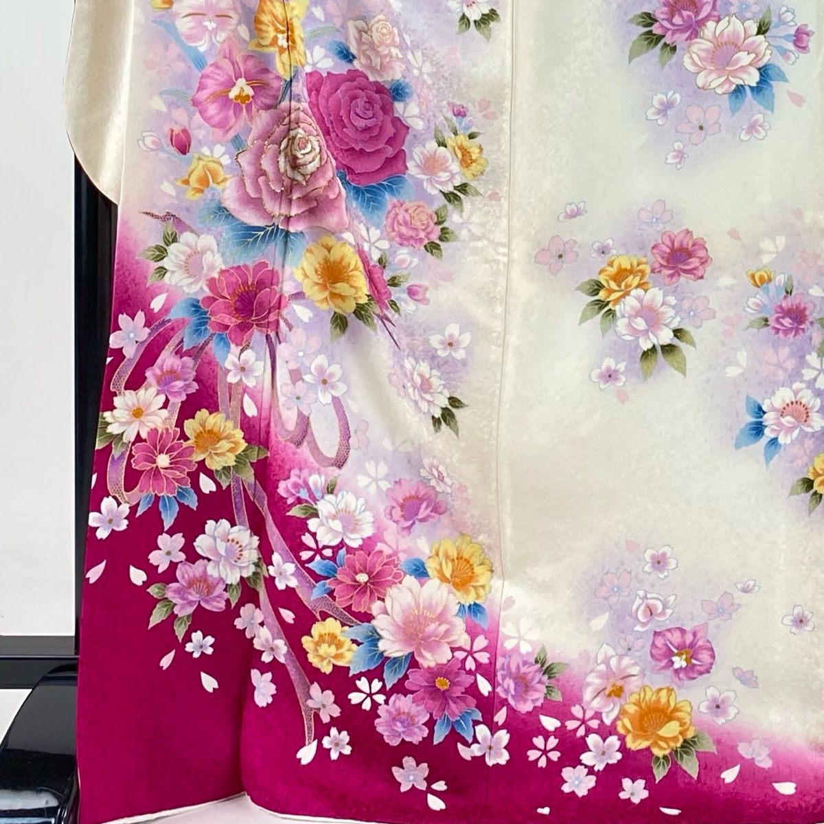 クリーム色 花柄刺繍 振袖 振袖 花柄刺繍 クリーム色 絹 セット 振袖 花柄刺繍 クリーム色