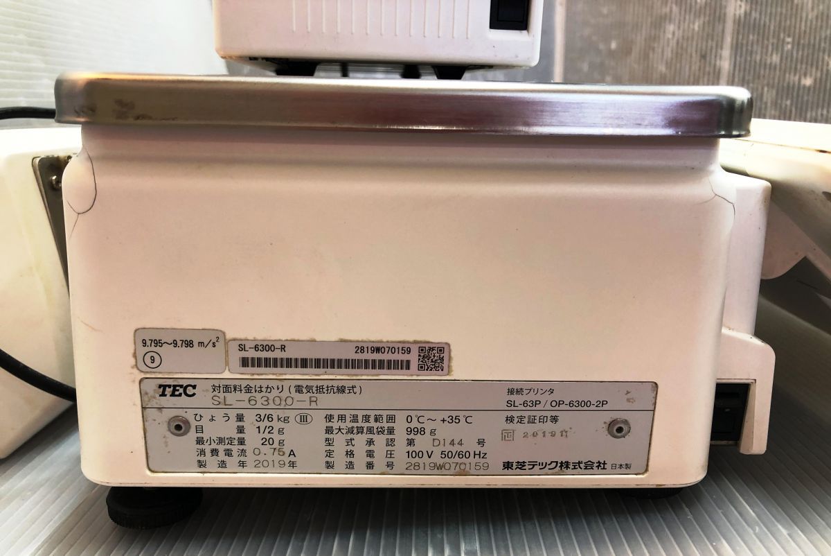 2019年製 対面モニタの接続部分が壊れています