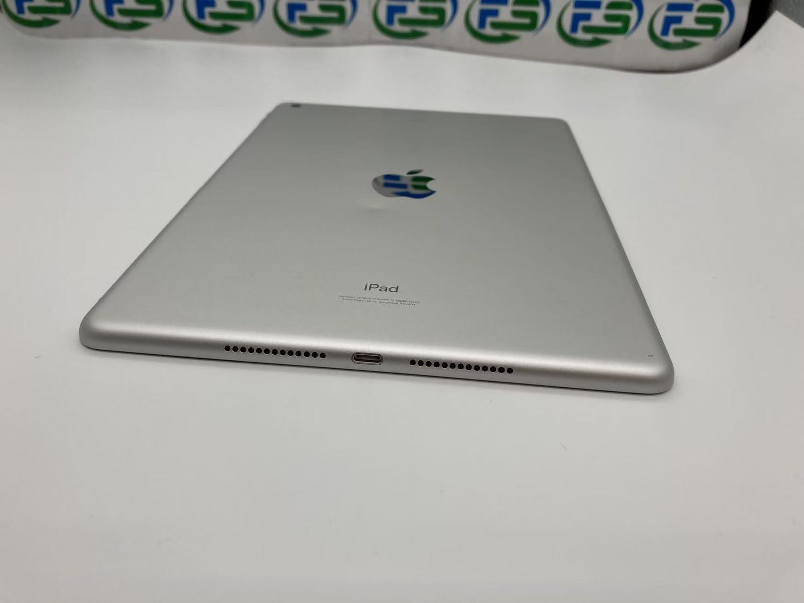 良品 iPad 第9世代 64GB シルバー Wi-Fiモデル バッテリー94