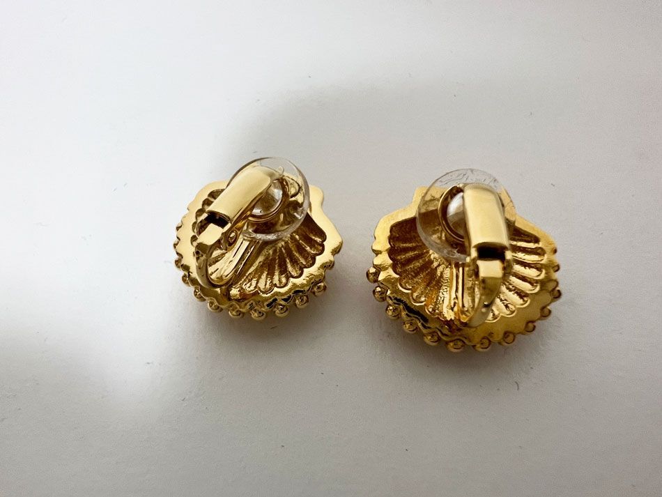 CHANEL シャネル イヤリング ゴールド金具 貝モチーフ CCマーク