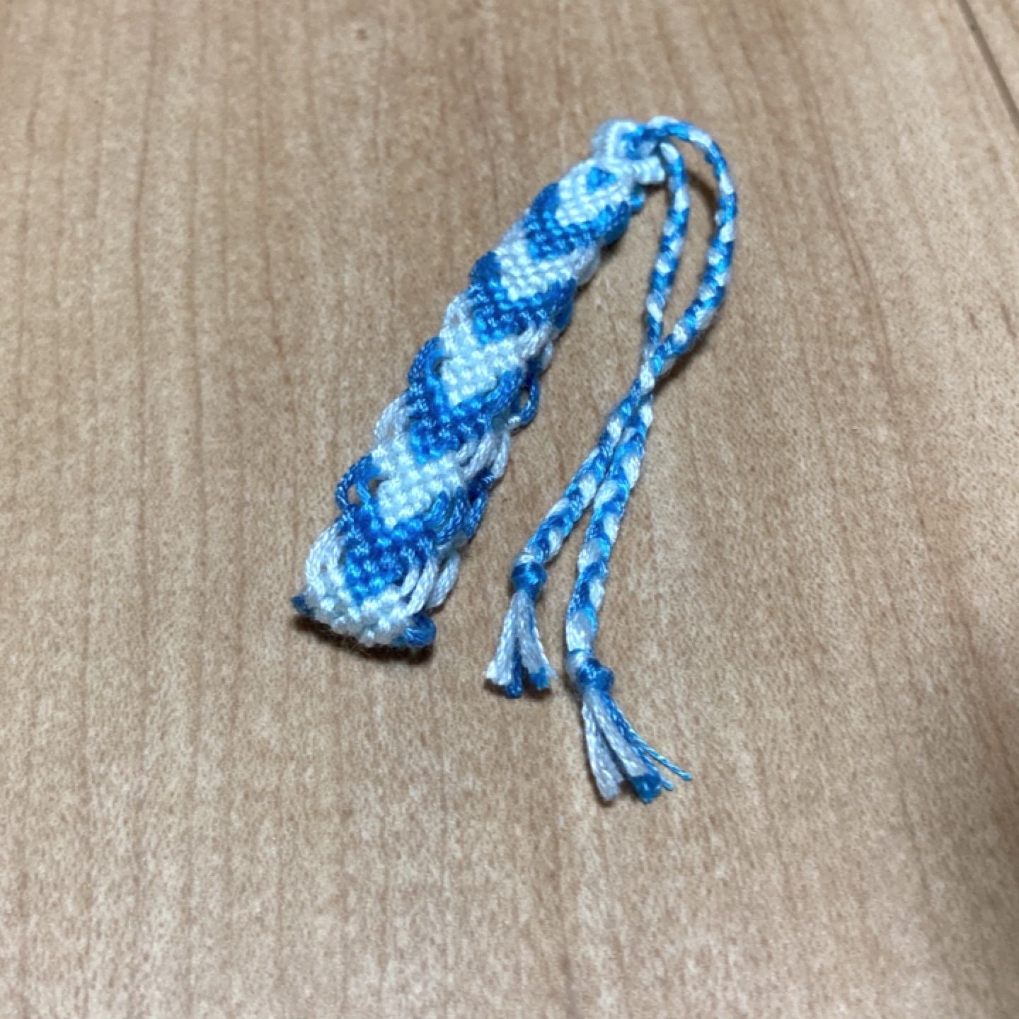 メルカリshops レース風グラデーションミサンガ