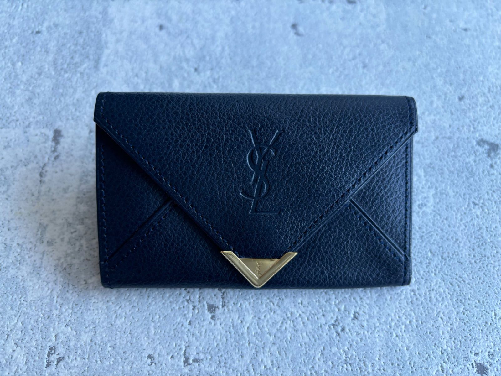 【美品】SAINT LAURENT キャビアスキン カサンドラロゴ ネイビー Yves Saint Laurent カサンドラロゴ型押し キーケース ネイビー