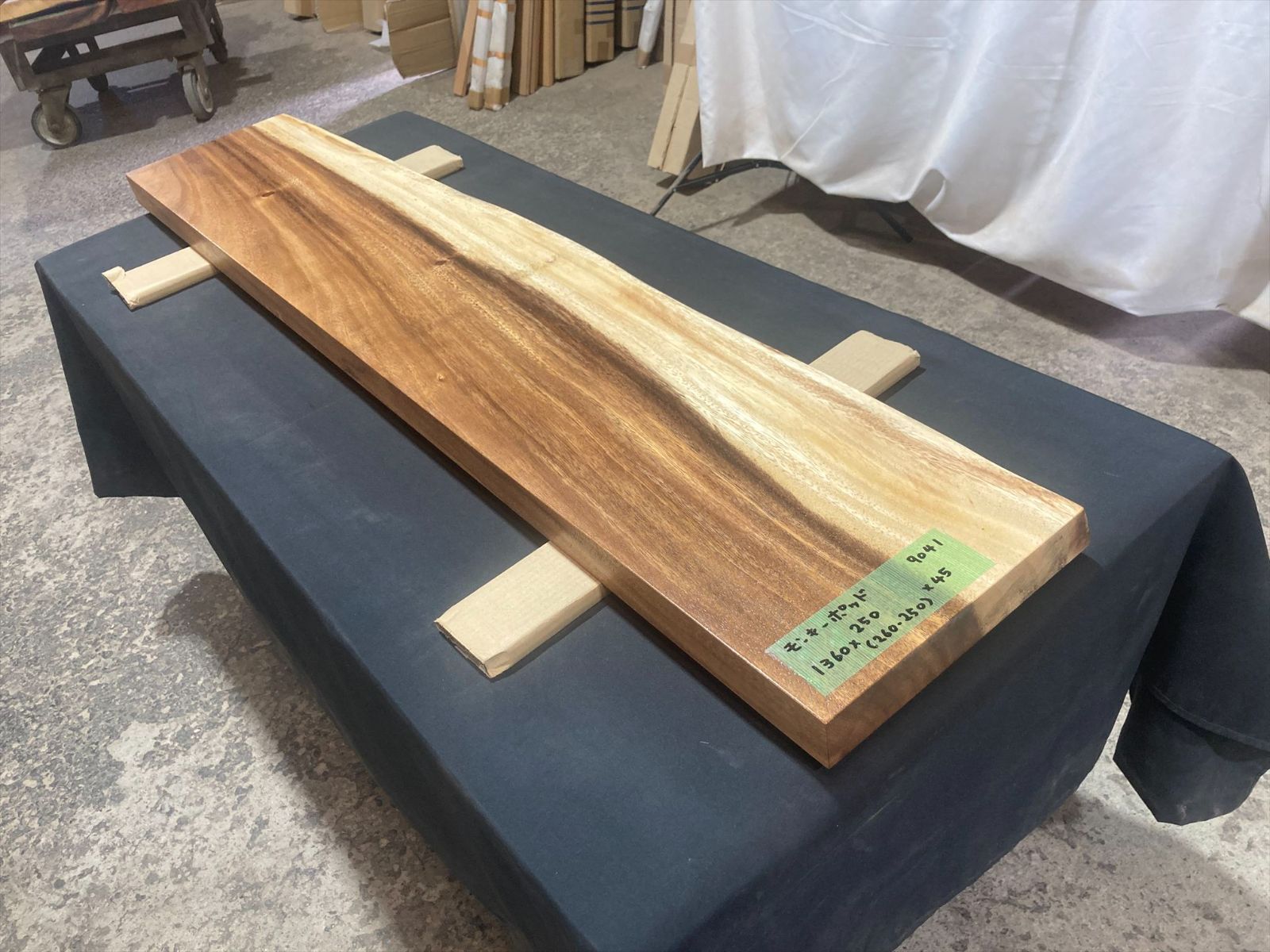 モンキーポッド9041 一枚板無垢 乾燥材 1360ｘ250ｘ45mm カウンター センターテーブル ダイニングテーブル