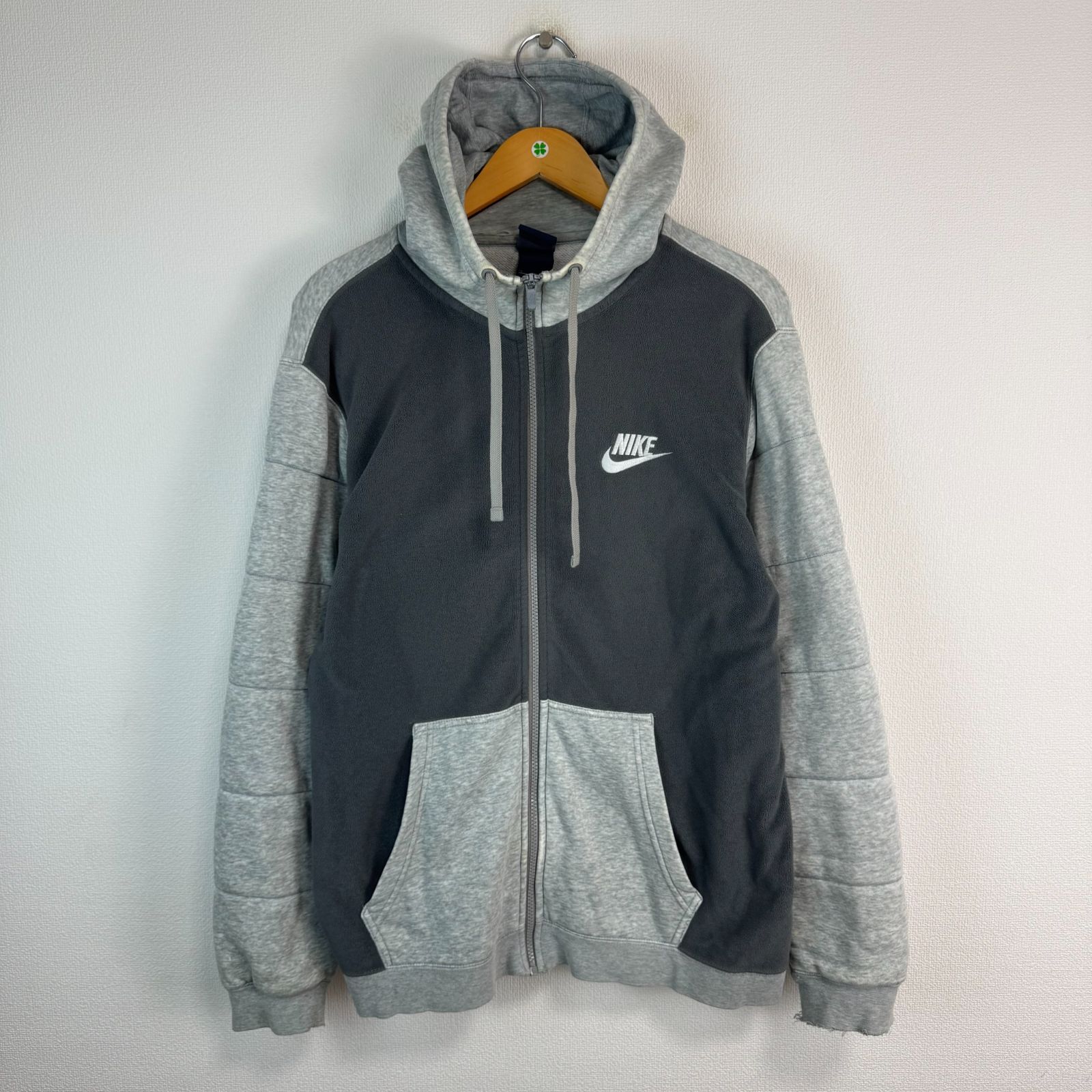 NIKE フリース ジップアップ パーカー ワンポイント刺繍ロゴ NIKE ナイキ ジップアップ フリース パーカー ワンポイントロゴ刺繍 黒