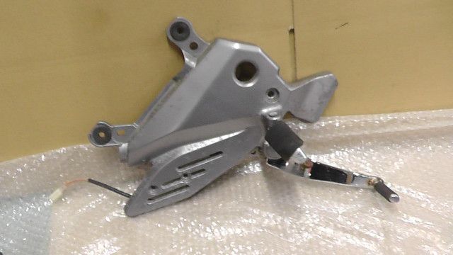 GSR250F LC6GJ55D001108xxx の ステップ右 ブレーキ 1758264156