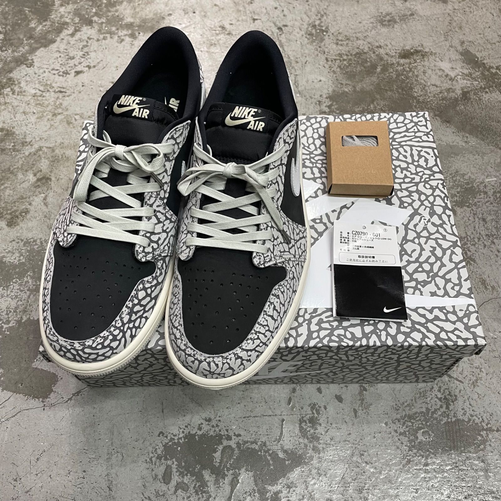 国内正規 NIKE Air Jordan 1 Retro Low OG Black Cement
