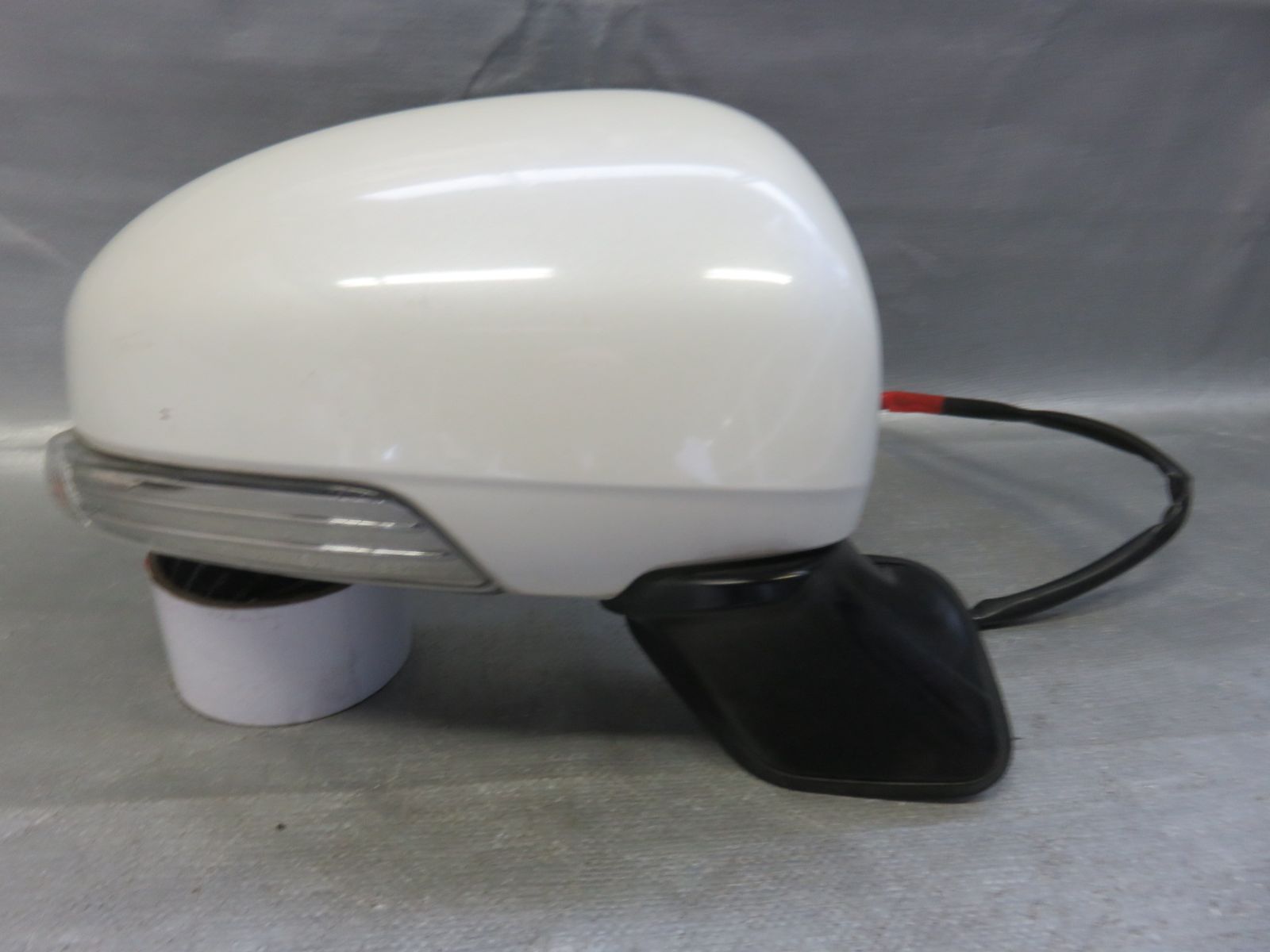 美品 プリウス30 後期 トヨタ純正 ドアミラー 右 7ピン 白パール 070