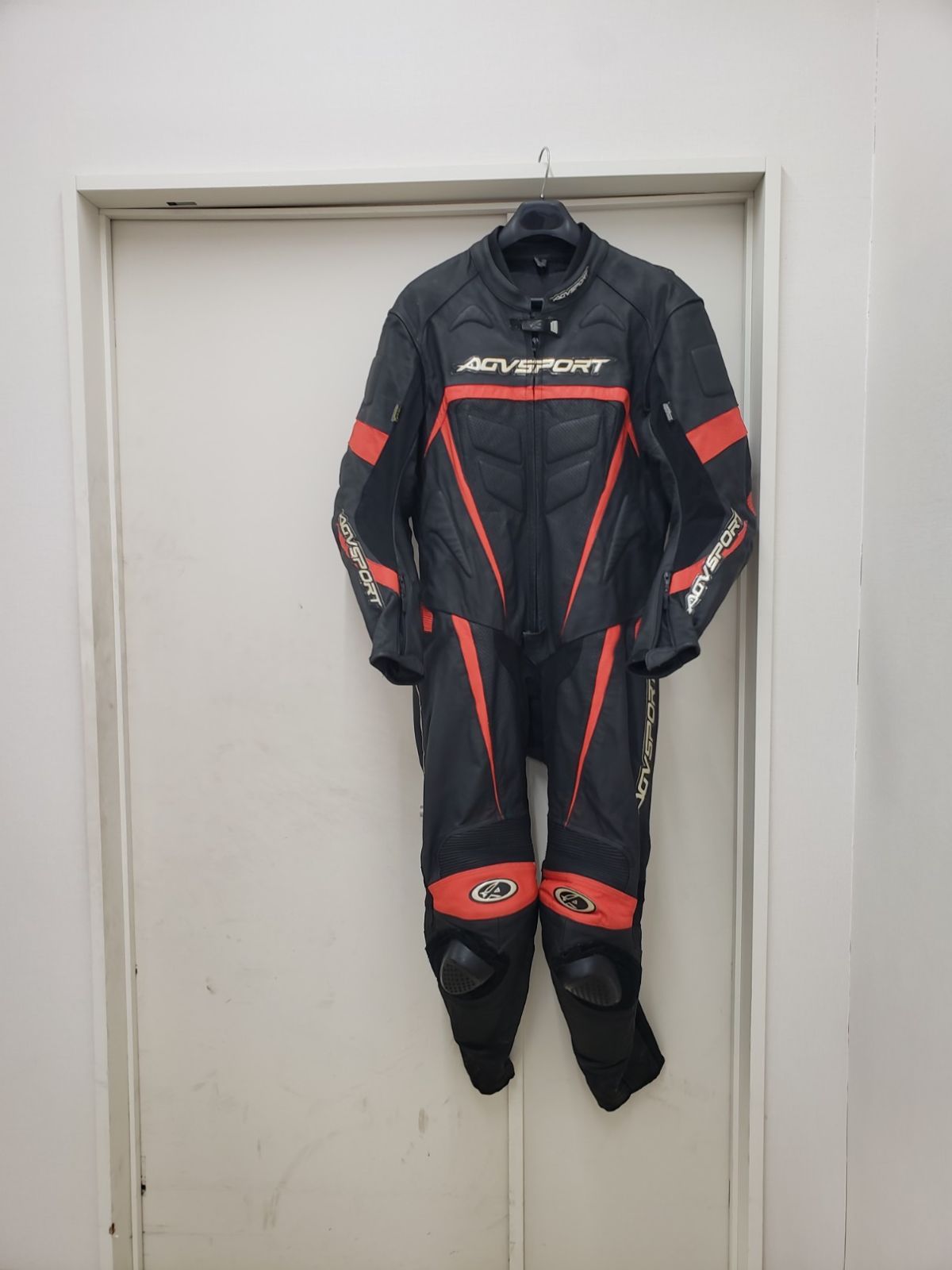 ◎新品試着のみ AGVSPORT カスタムスーツ ブラック US46 EU56 XL～XXL 検)ダイネーゼ KOMINE KUSHITANI ICON ALPINESTAR ロッシ DUCATI