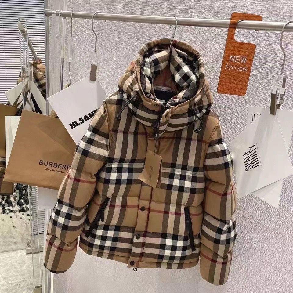 新品✨】BURBERRY （バーバリー）ダウンジャケット - メルカリ