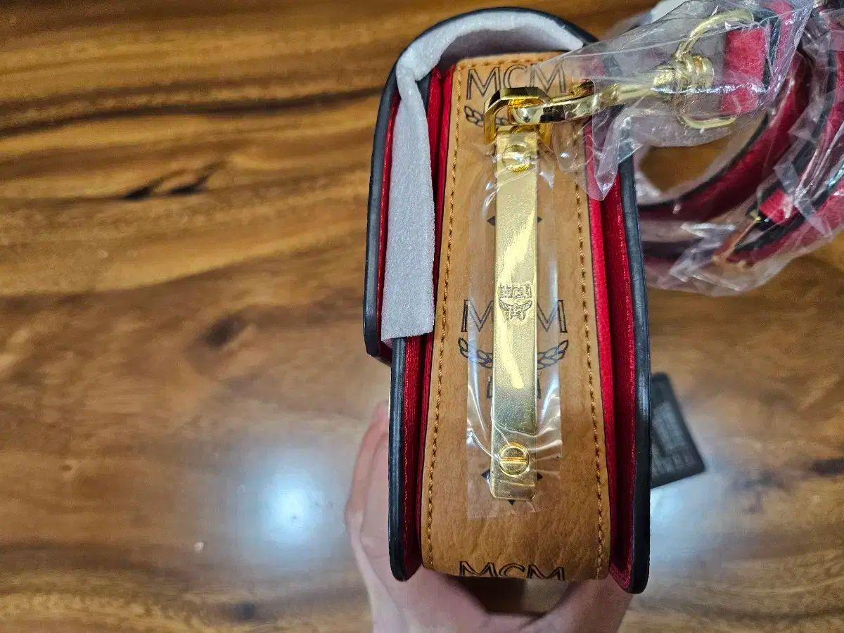エムシーエム ヴィセトス Tracy クロスボディバッグ （12480605） MCM 