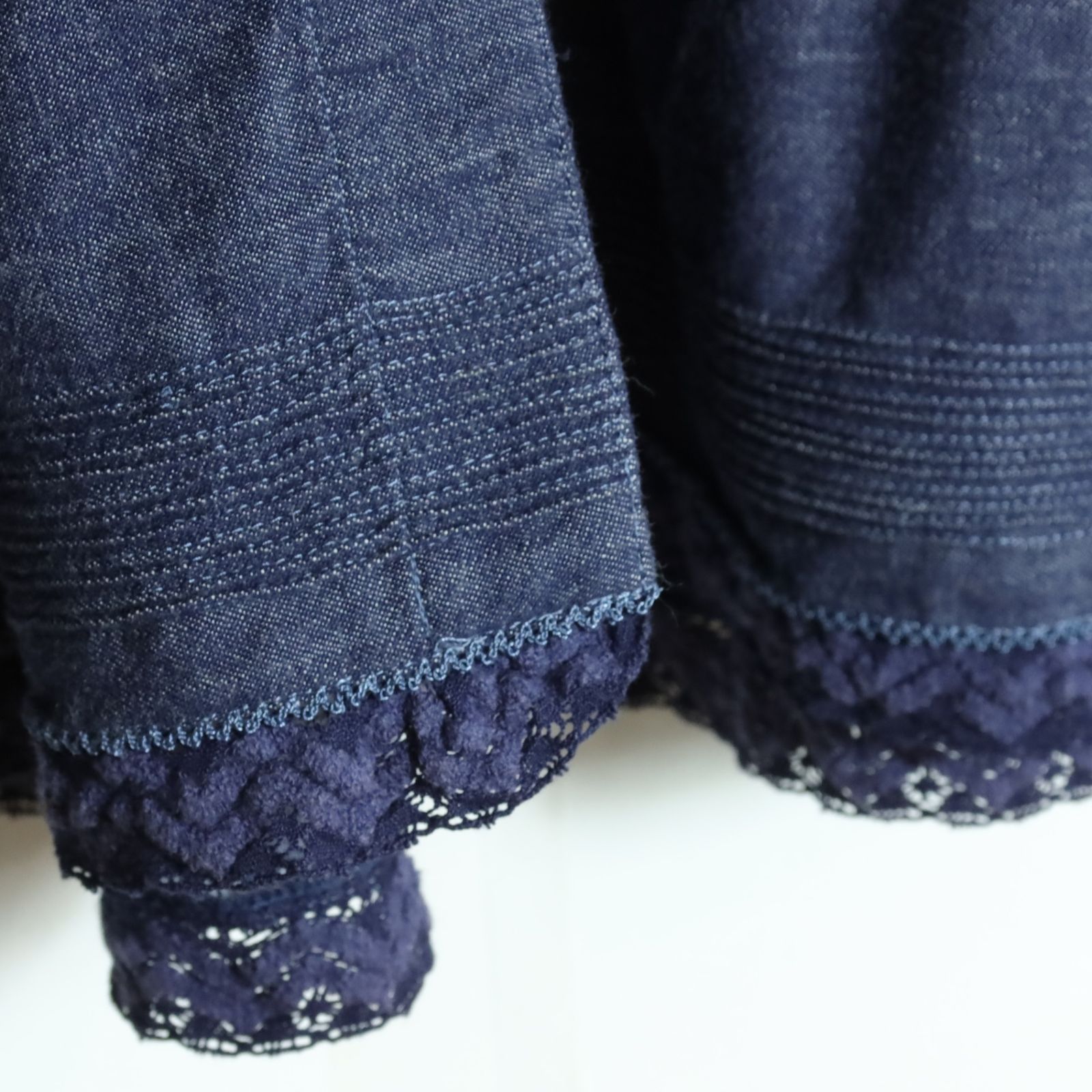 【美品】ワンダフルワールド カネコイサオ★裾レース♪デニムのゆったりブラウス  ネイビー系 タッセルコード付き♪z15909 美品】ワンダフルワールド カネコイサオ☆デニムのゆったりブラウス